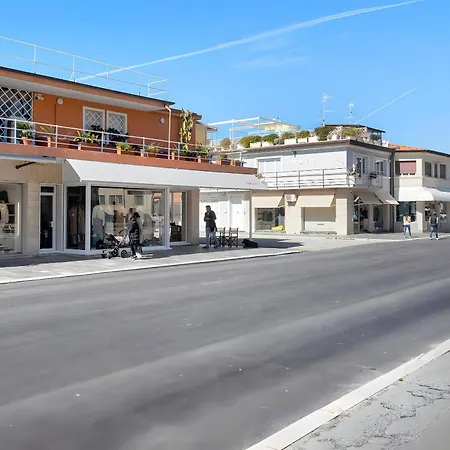 Max 2 Persons Mare Movida